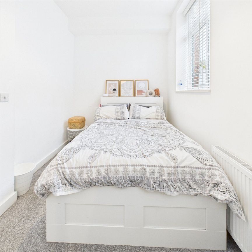 Second Cross Road, Twickenham, Twickenham, TW2 - Photo 1