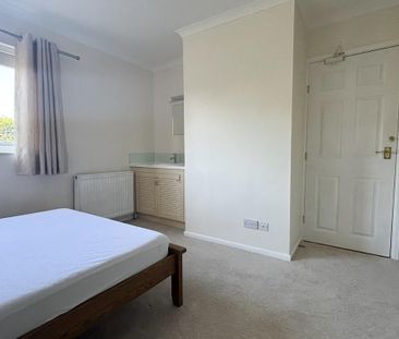 1 bedroom in a house share to rent - Photo 2