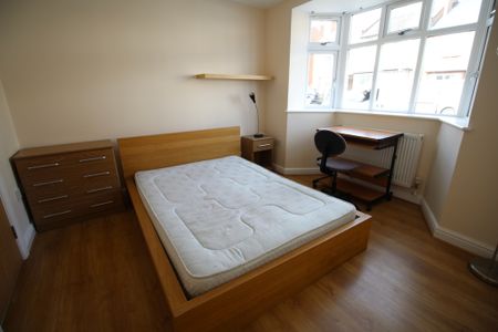 2 Bed Student Accommodation - Photo 2