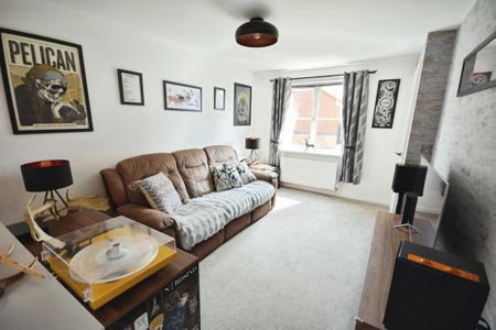 2 bedroom semi-detached house to rent - Photo 3