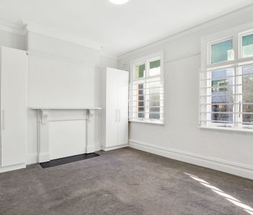 One Bedroom + Study Apartment In Central Location - Photo 3