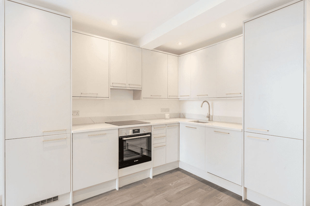 Norbury Crescent, London, SW16 - Photo 1