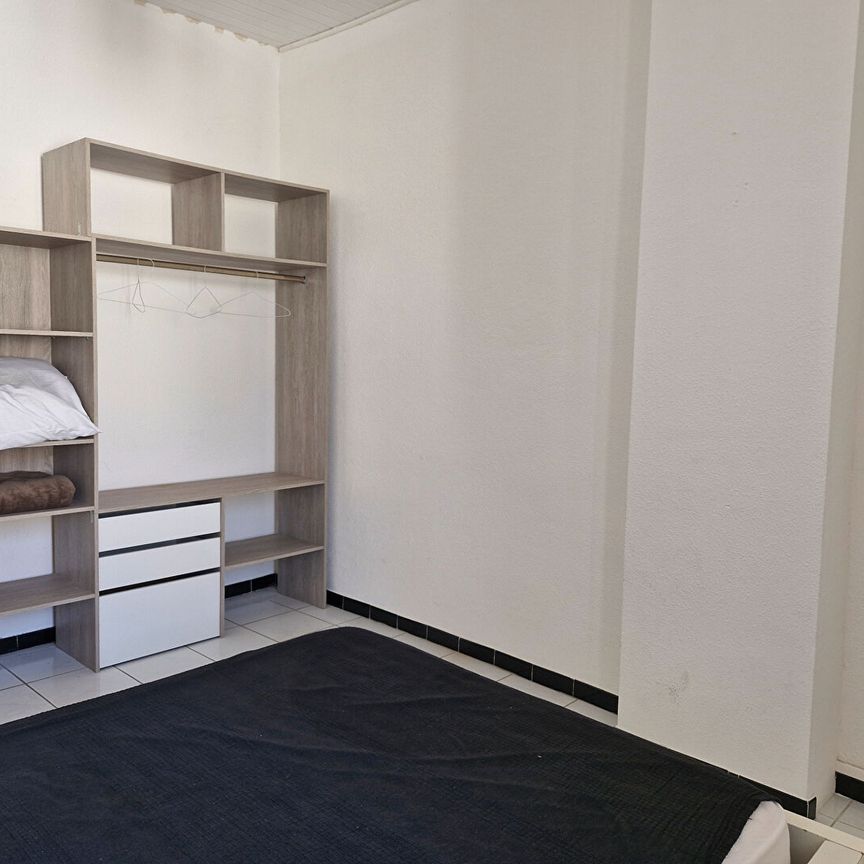 A LOUER T3 MEUBLE 2EME ETAGE PORT LA NOUVELLE - Photo 1