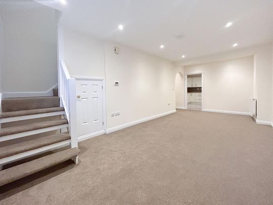 3 bedroom flat to rent - Photo 1