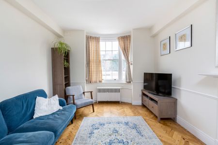 Queensway, Bayswater, London, W2 - Photo 2