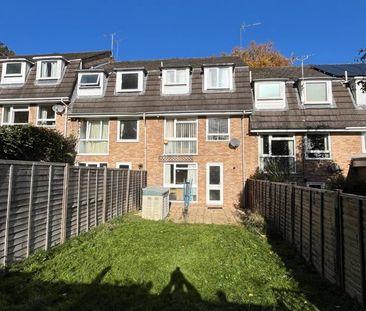 5 Bed Terraced House, Knighton Close, RG4 - Photo 5