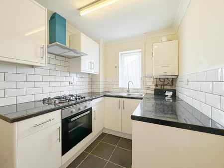 1 bedroom semi-detached house to rent - Photo 3