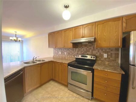 For Lease - 111 Amulet Crescent, Richmond Hill, Ontario - Photo 2