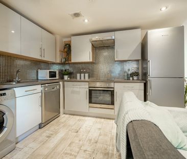 4 Bed Flat, Regent Terrace, S3 - Photo 5