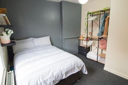 6 bedroom townhouse to rent - Photo 4