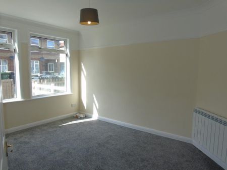 2 bedroom ground floor flat to rent - Photo 3