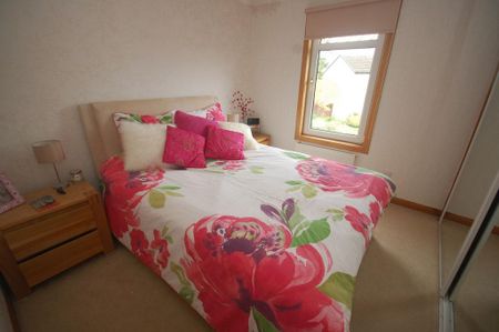 2 bedroom semi-detached house to rent - Photo 4