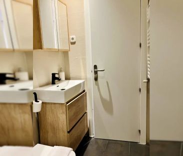 Spacious room for rent in 6-bedroom apartment in Centro - Foto 5