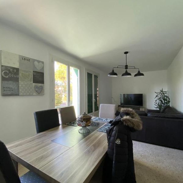 Location Appartement 3 pièces 69m² ST MAXIMIN LA STE BAUME 83470 - Photo 1