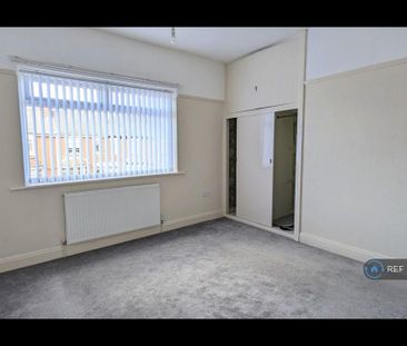 2 bedroom end of terrace house to rent - Photo 3