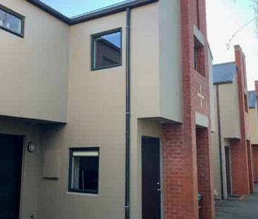 Private Townhouse in Convenient Merivale Location - Photo 3