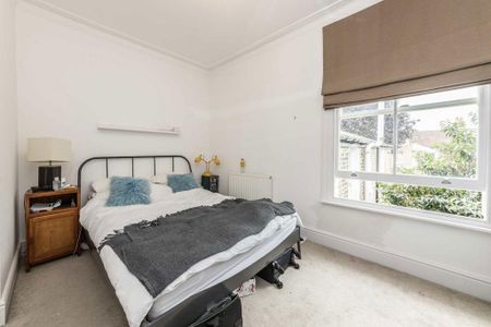 3 bedroom flat to rent - Photo 3