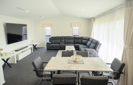 Luxurious High-Spec 4-Bedroom ready to move in before Christmas - Photo 3