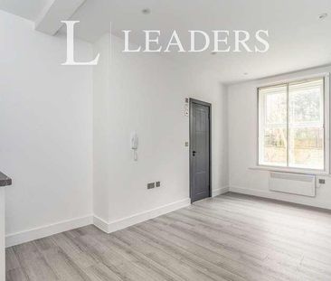 Rivermead, Spurlings Road, Fareham, PO17 - Photo 4