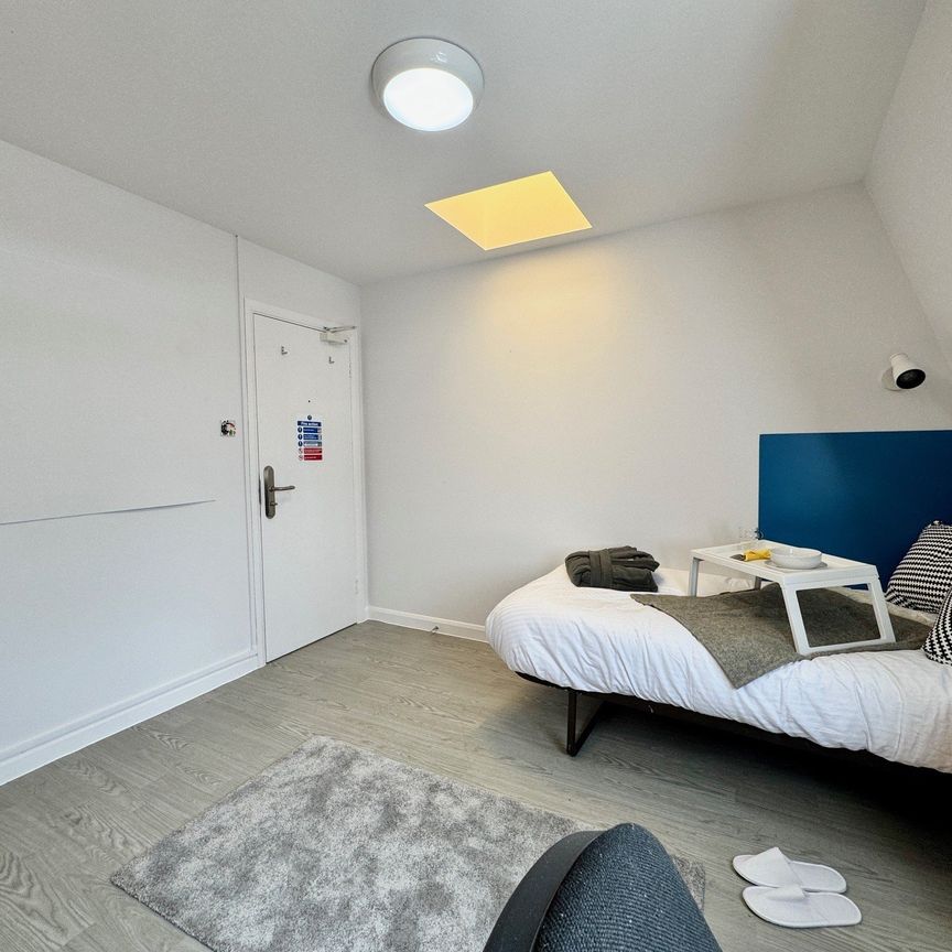 Cricklewood Lane, London, NW2 - Photo 1