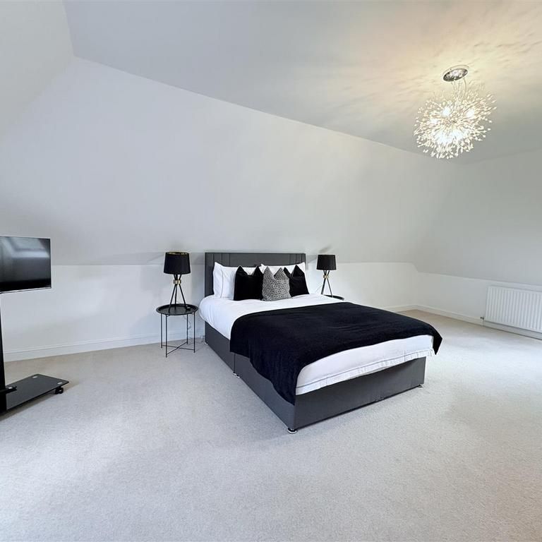 4 bedroom detached house to rent - Photo 1