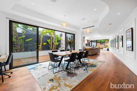 Stunning 3 Bedroom, 4 Bathroom, 2 Living Area Home with Double Garage! - Photo 4