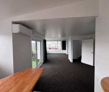 Sunny,Warm 3 bed with Ensuite & Views - Photo 4