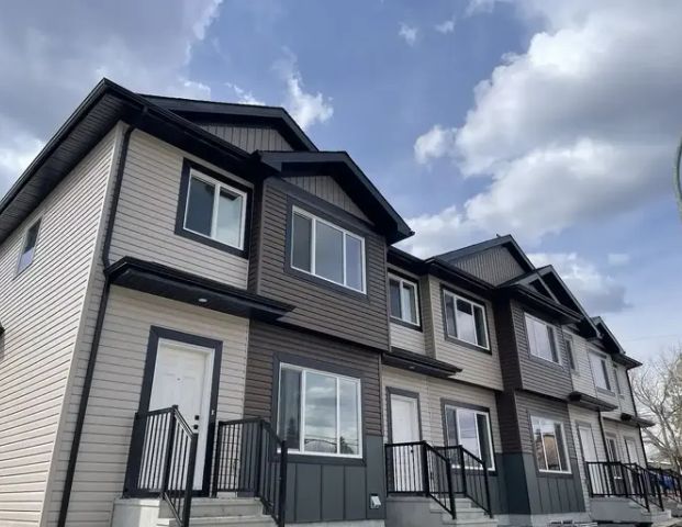 Brand new 3 bedroom 2.5 bath Whole townhouse Unit in King Edward Park | 8004 73 Street Northwest, Edmonton - Photo 1