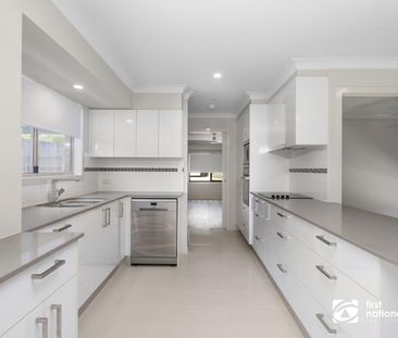 CHARMING FAMILY HOME CLOSE TO BAY IN THORNESIDE - Photo 4