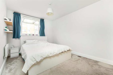 Smugglers Way, SW18, London - Photo 4