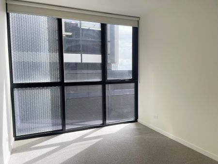 Style, Class & Sophistication! - Photo 2