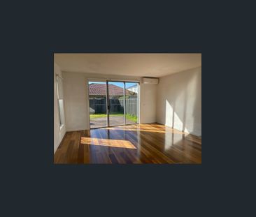 Beautifully Designed Townhouse - Photo 2