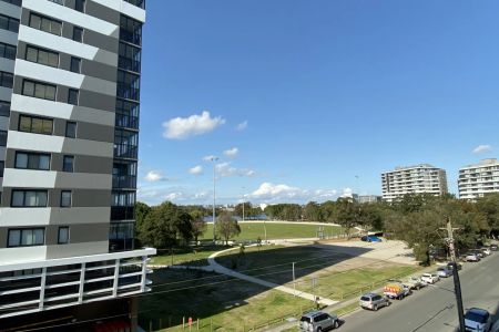 One Ultra Modern Apartment In Wolli Creek - Photo 4