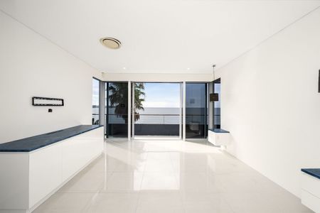 Beachside living at its best - Photo 2