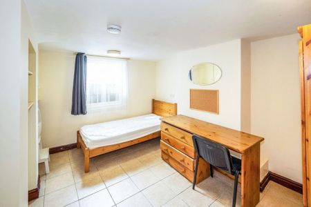 6 bedroom house to rent - Photo 3