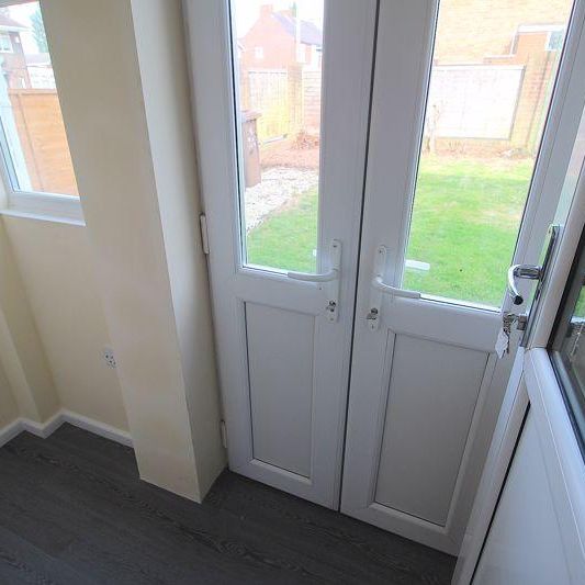 2 bedroom property to rent - Photo 1