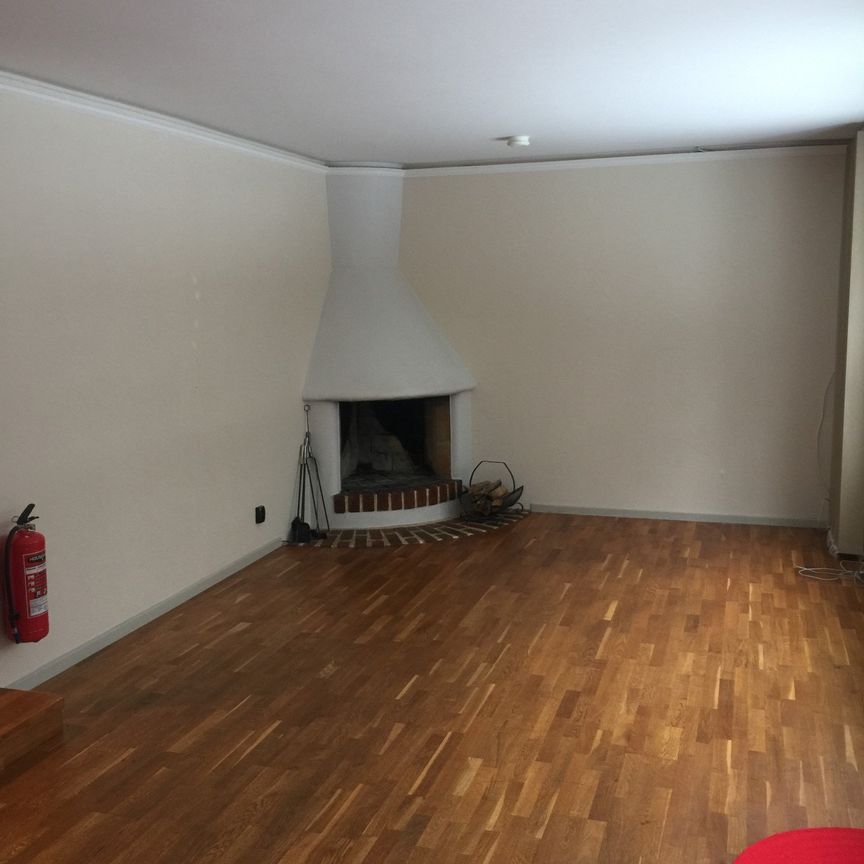 Astrakangatan, Hässelby - Photo 1