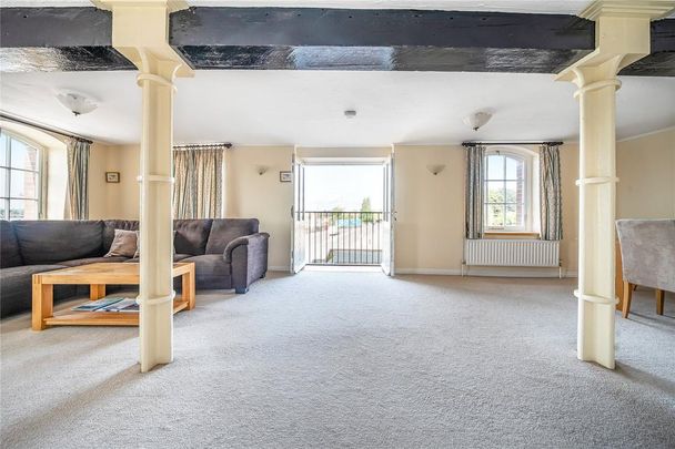 4 bedroom flat to rent - Photo 1