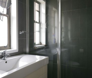 TIDY 3 BEDROOM NESTLED IN WEST BATHURST - Photo 6