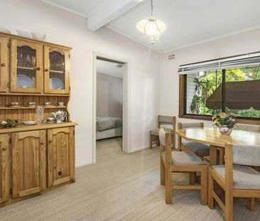 Cottage Home In Quiet Location - Ducted A/C - Photo 4