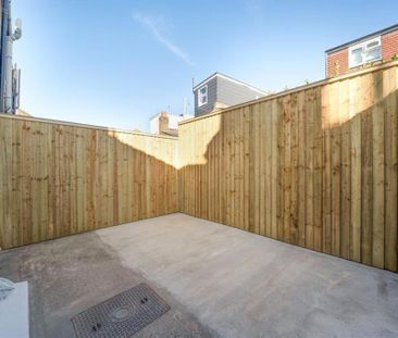 2 bedroom terraced house to rent - Photo 2