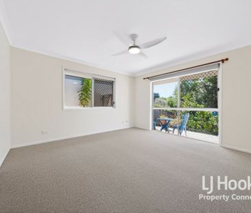 Spacious Family Home in the Heart of Mitchelton - Available Now! - Photo 5