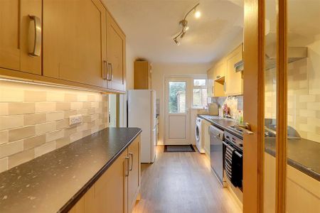 3 bedroom terraced house to rent - Photo 3