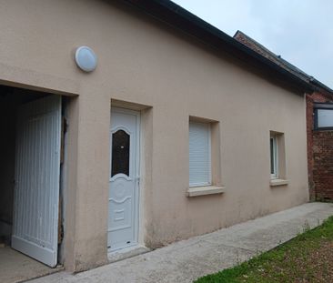 Une maison d'habitation dans le centre du bourg. - Photo 2