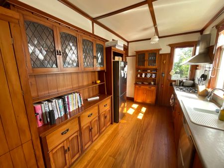 FAMILY LIVING CLOSE TO THE HOSPITAL - Photo 5