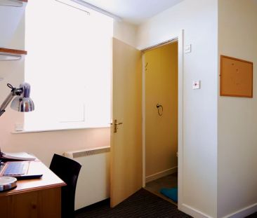 Large 4-6 Bedroom En-Suite - Photo 1