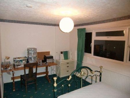 5 bedroom semi-detached house to rent - Photo 3