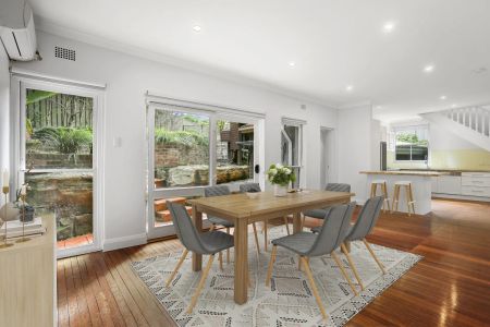 Spacious Family Home in Leafy Castlecrag - Photo 3