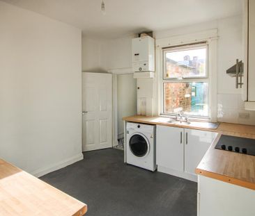 2 bedroom terraced house to rent - Photo 4