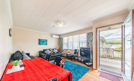 Charming 2BR Unit in the heart of Upper Hutt! - Photo 3